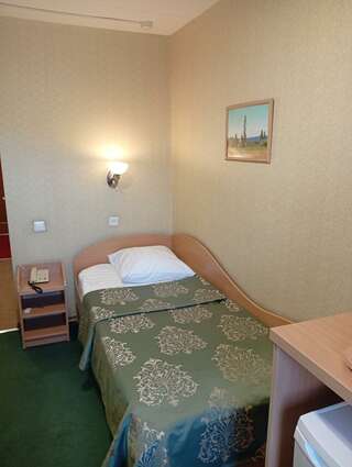 Гостиница Новокузнецкая Новокузнецк 1-местный 1-комнатный номер стандарт с 1 односпальной кроватью-5