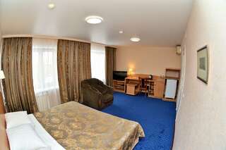 Гостиница Новокузнецкая Новокузнецк 1-комнатный номер стандарт улучшенный с 1 двуспальной кроватью-2