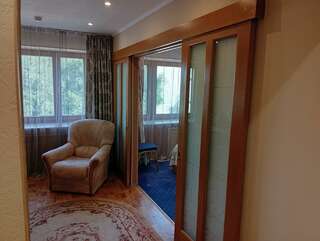 Гостиница Новокузнецкая Новокузнецк 2-комнатный номер делюкс с 1 двуспальной кроватью-8