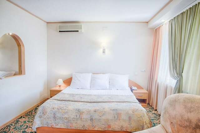 Гостиница Новокузнецкая Новокузнецк-98